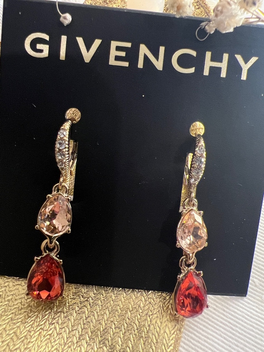 NEW Authentic Givenchy Gold
Teardrops earrings - Picture 6 of 10